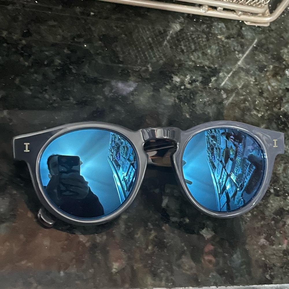 Illesteva Womens Round Sunglasses with Blue Mirrored Lenses